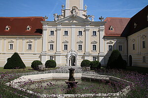 Stift Altenburg, Blick über den Prälatenhof